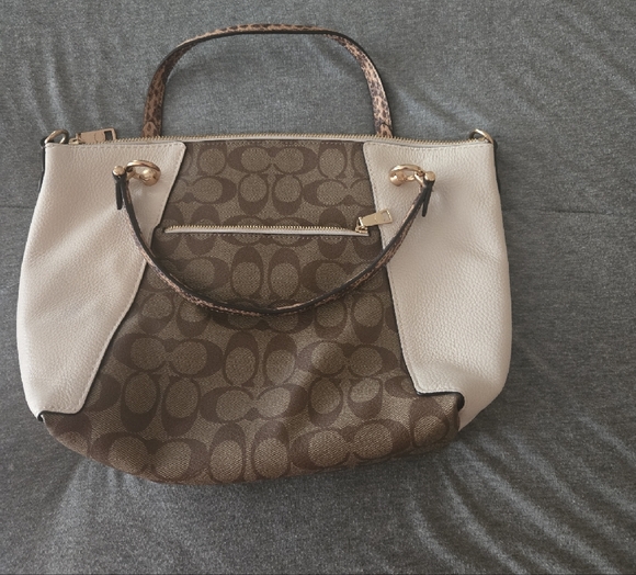 Coach Tan and Cream Signature Shoulder Bag - Picture 3 of 5